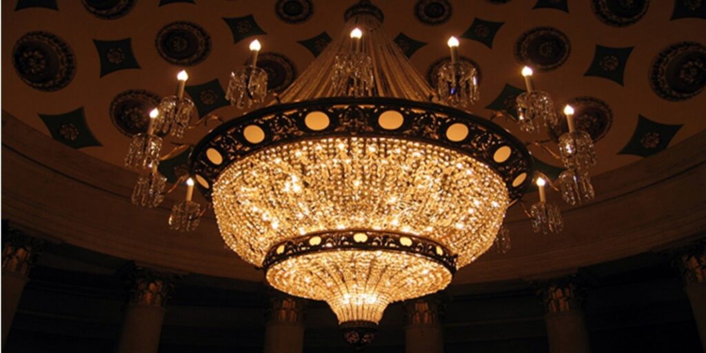 لوستر برای سقف بلند